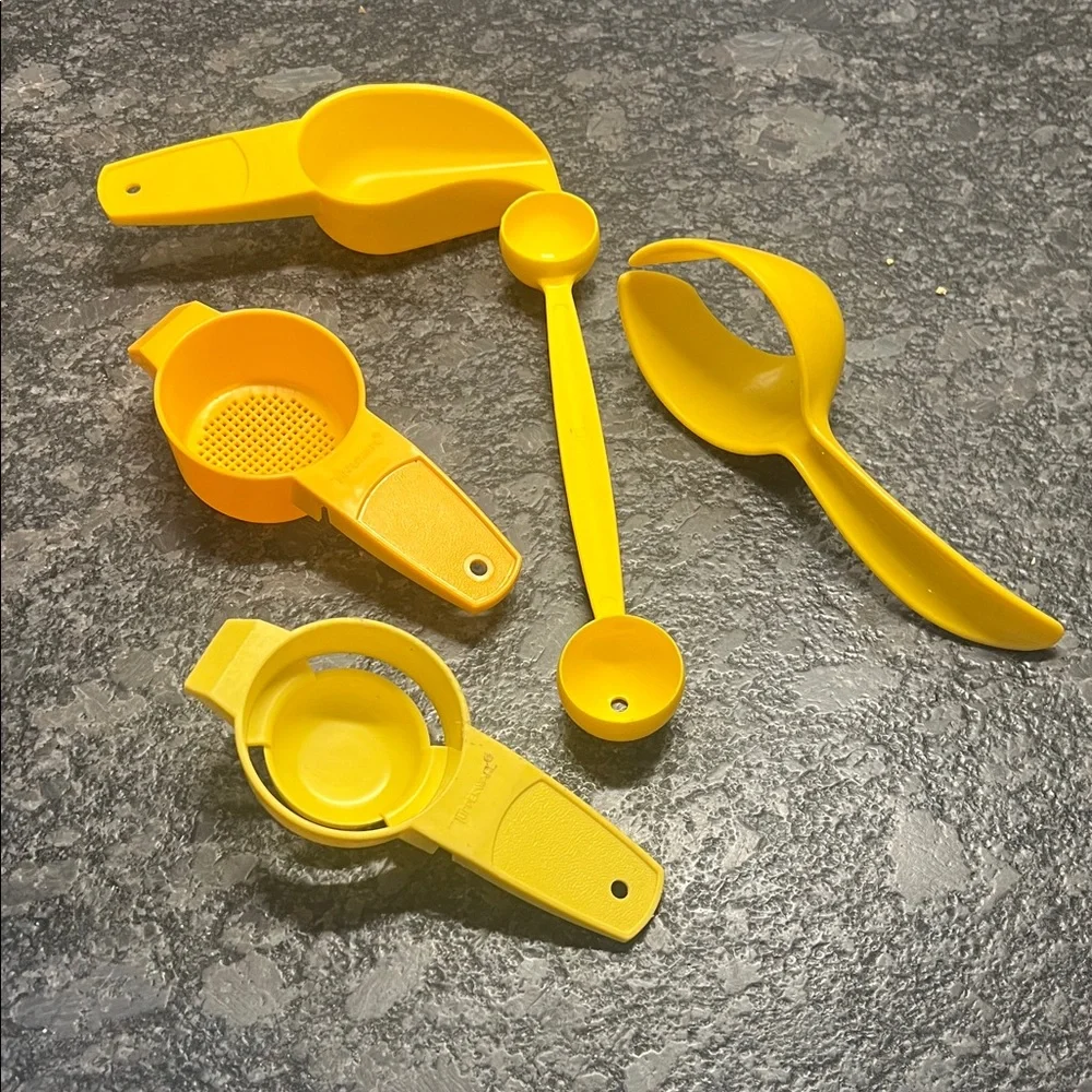 5 piece set of Yellow Tupperware Kitchen Gadgets.  Like new!!!!